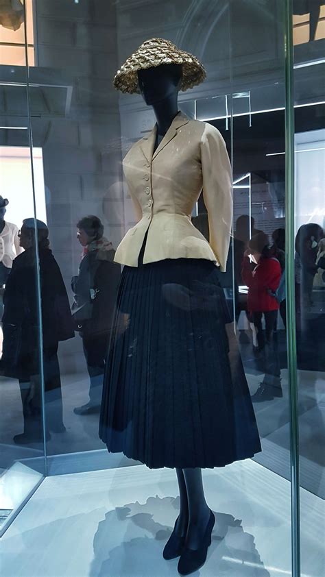 dior bar suit history.